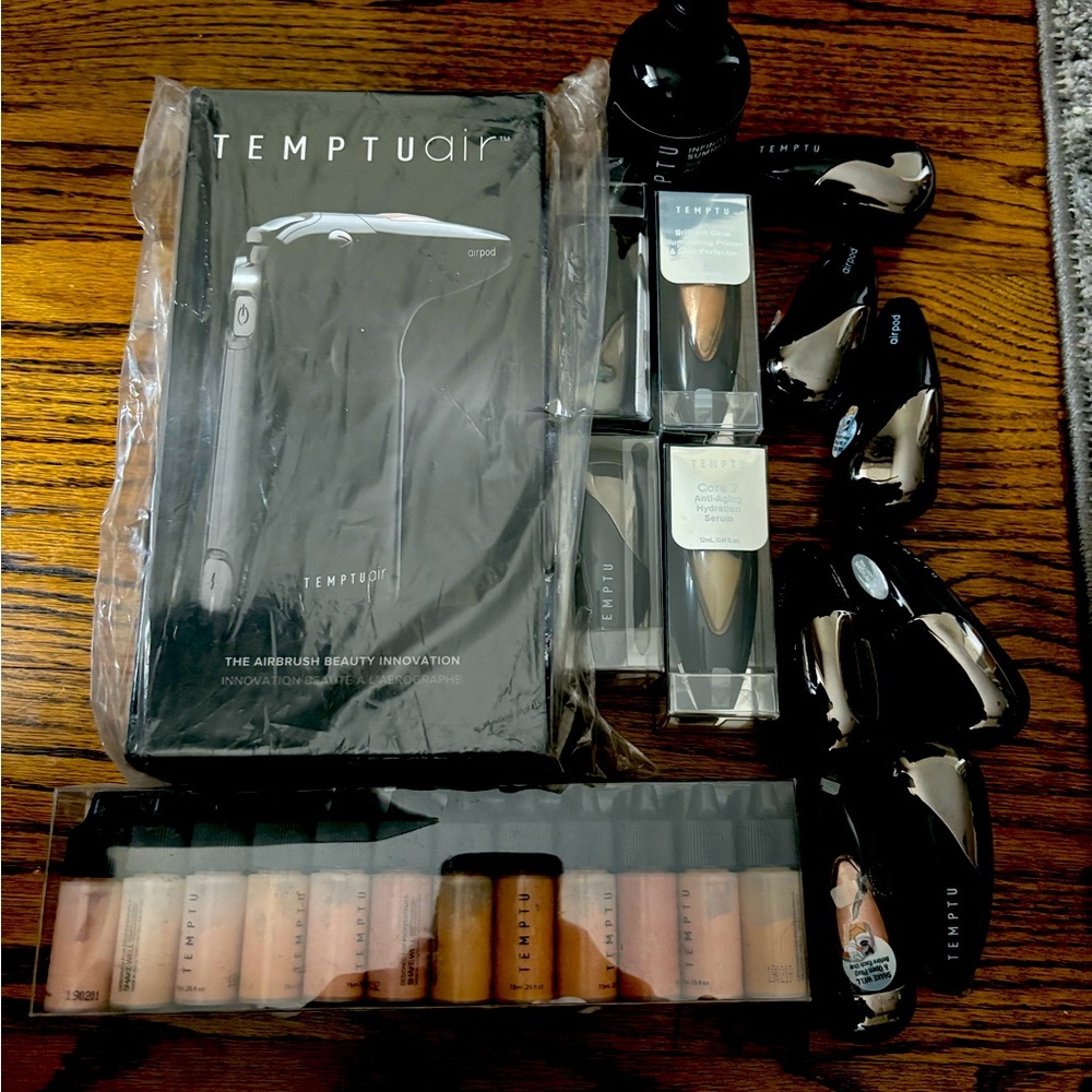 Temptu kit / airbrush / foundations 24 color / blushes